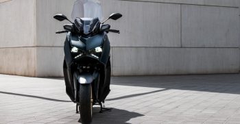 2023-Yamaha-XMAX300ASP-EU-Dark_Petrol-Static-007-03_Tablet