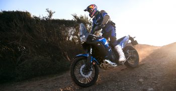 2023-Yamaha-XTZ700DSP-EU-Trophy_Blue-Action-007-03