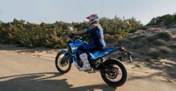 2023-Yamaha-XTZ700DSP-EU-Trophy_Blue-Action-009-03